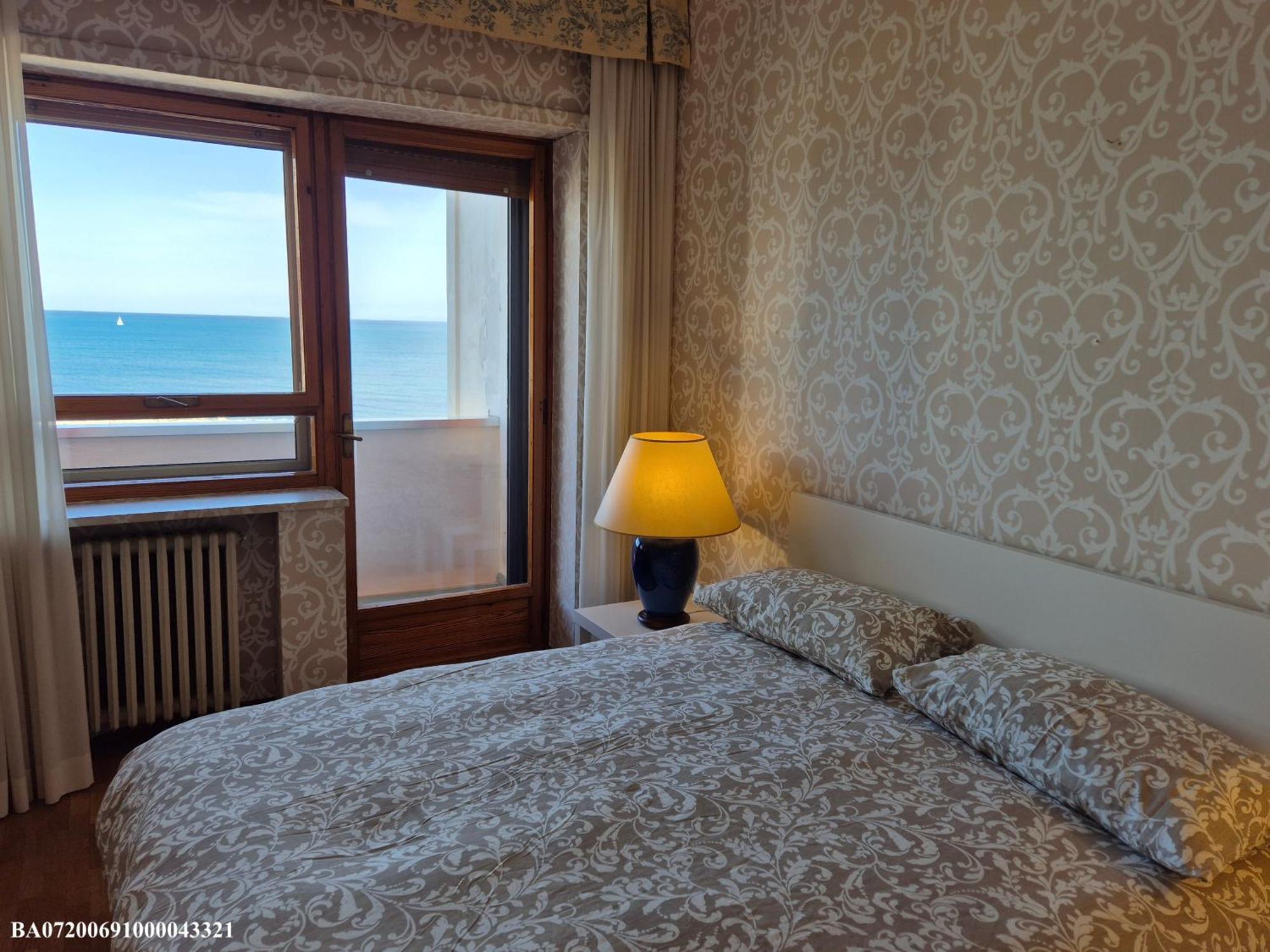 Front Beach Apartment - 3 Bedrooms Bari Exterior foto