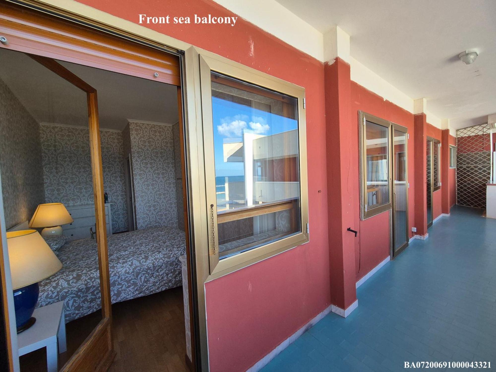 Front Beach Apartment - 3 Bedrooms Bari Exterior foto